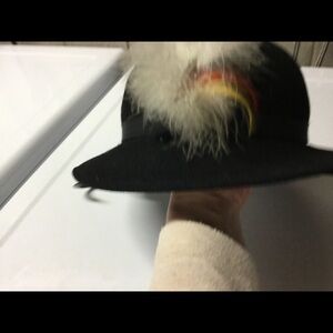 Cloche/fedora hat in black